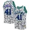 Versatile Attraente Stupendo Dirk Nowitzki Dallas Mavericks 1998/99 Hardwood Classics Doodle Swingman Jersey White  per i Fan Veri