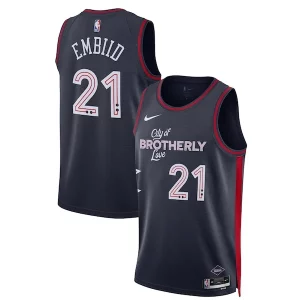 Prestigioso Joel Embiid Philadelphia 76ers Nike Unisex 2023/24 Swingman Jersey Navy City Edition  per i Fan Veri